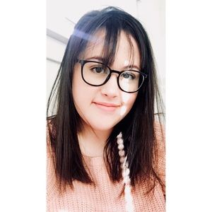 Meet your Posher, Holly